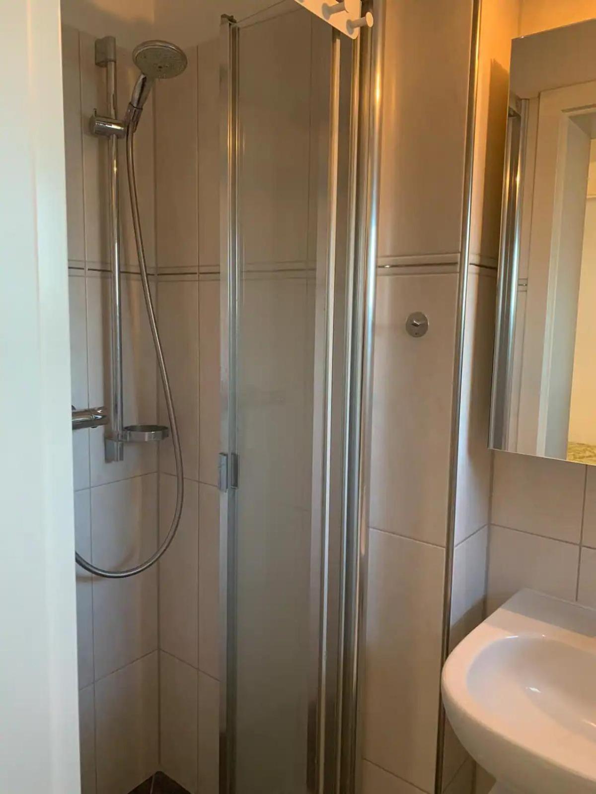 Messewohnung Fuer 5 Gaeste Mit Balkon Und Lift Hannover Exterior foto